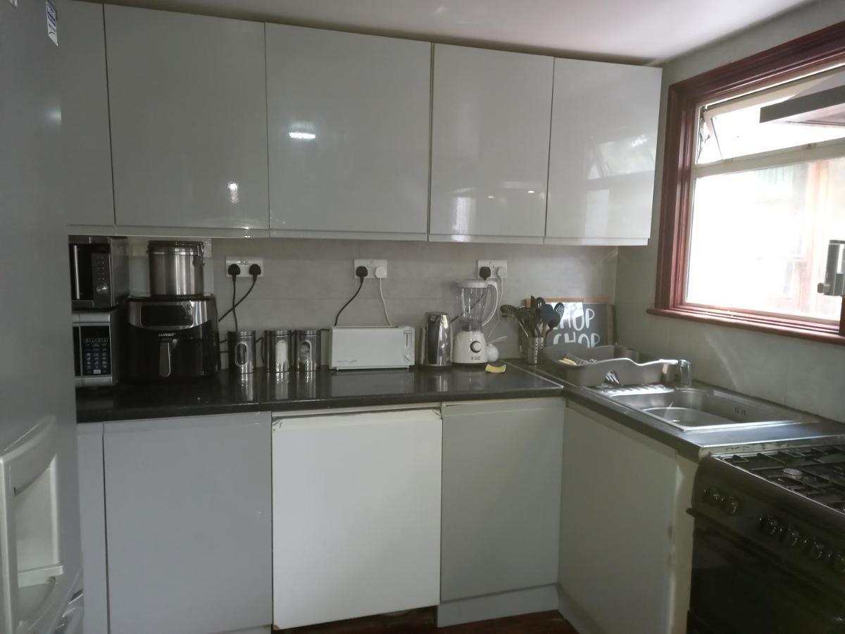 Bubblesbnb- 4 Bedroom House London Exterior photo